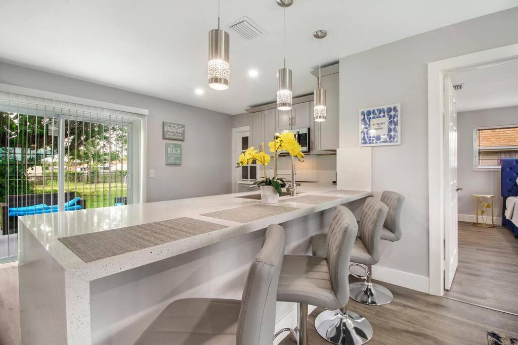 Modern Getaway Near The Beach With Room For A Boat West Palm Beach Exterior photo