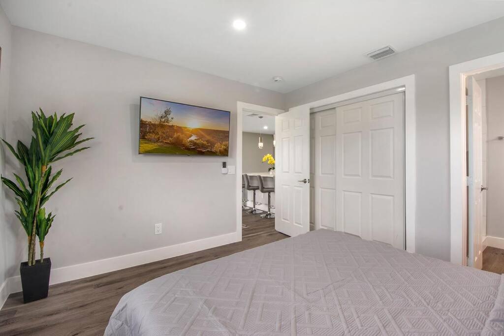 Modern Getaway Near The Beach With Room For A Boat West Palm Beach Exterior photo