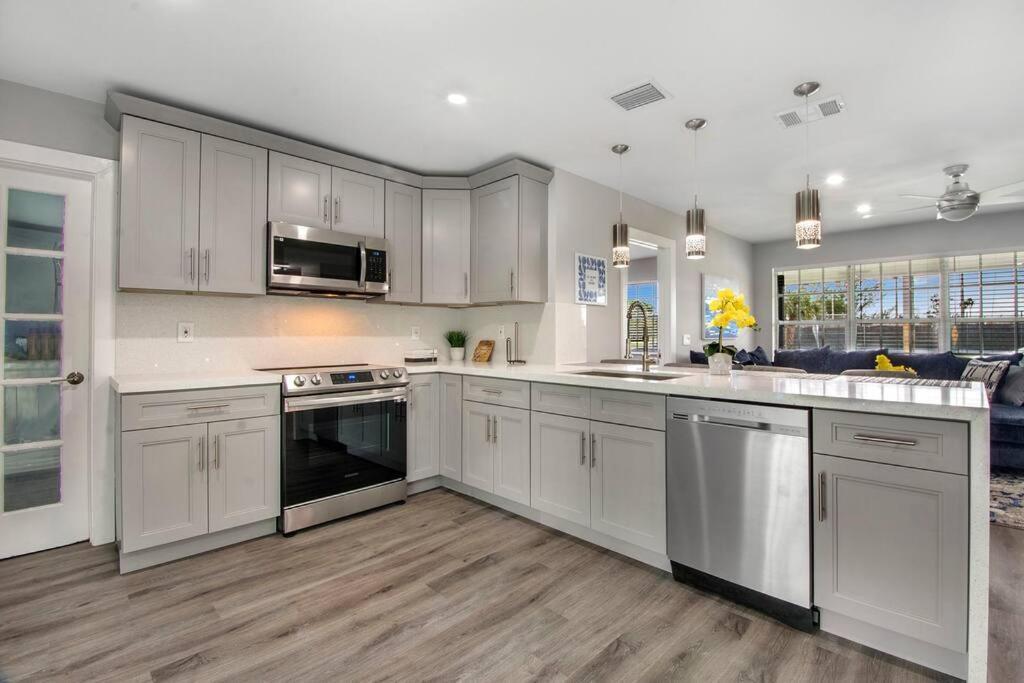 Modern Getaway Near The Beach With Room For A Boat West Palm Beach Exterior photo